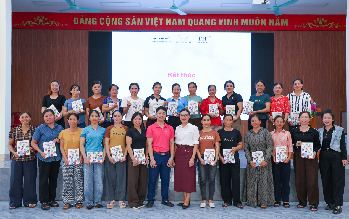 Training on “Gender equality in relation to household economic development” for 30 women receiving livelihood support funds in Nghe An province